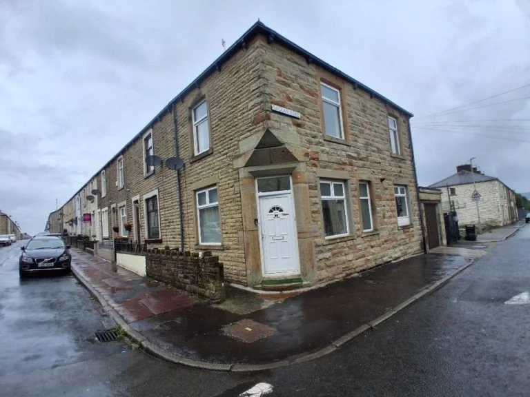 89 Raglan Road, Burnley